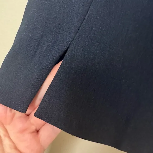 Classic Banana Republic Never Worn Navy Women's Skirt with Slit