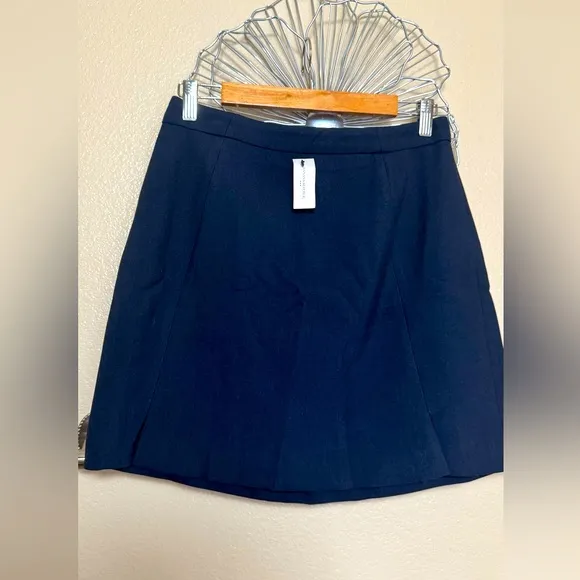 Classic Banana Republic Never Worn Navy Women's Skirt with Slit