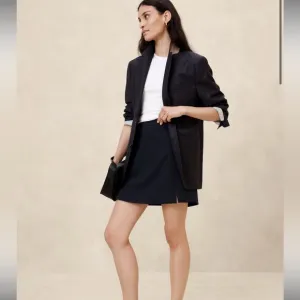 Classic Banana Republic Never Worn Navy Women's Skirt with Slit