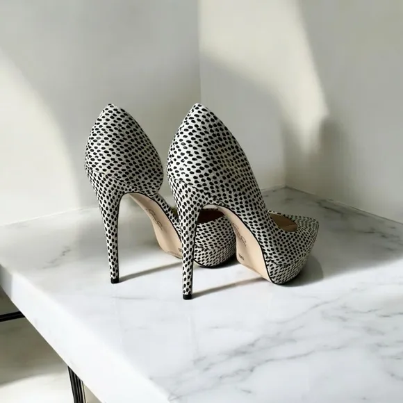 Classic Black and Off White Polka Dot D’orsay Women's Heel Pointy Pumps sz 8.5