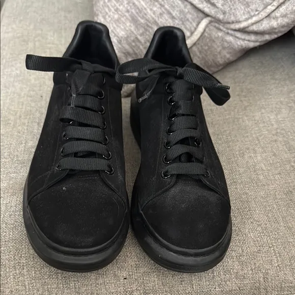Classic Black Men's Sneakers