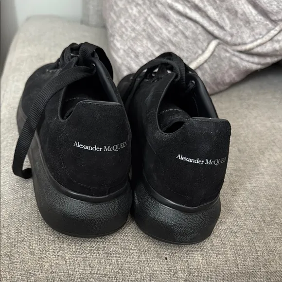 Classic Black Men's Sneakers