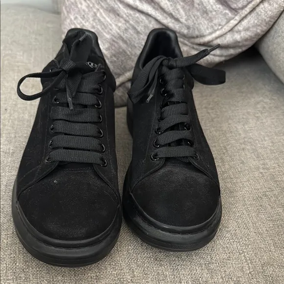 Classic Black Men's Sneakers