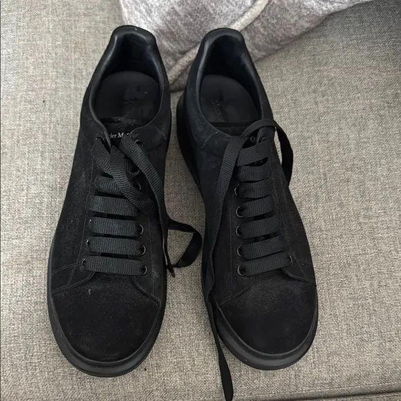Classic Black Men's Sneakers