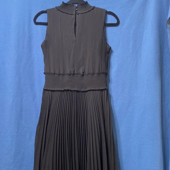 Classic pleaded fully lined black dress size 4 used sleeveless