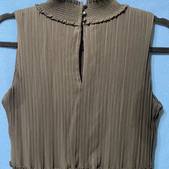 Classic pleaded fully lined black dress size 4 used sleeveless