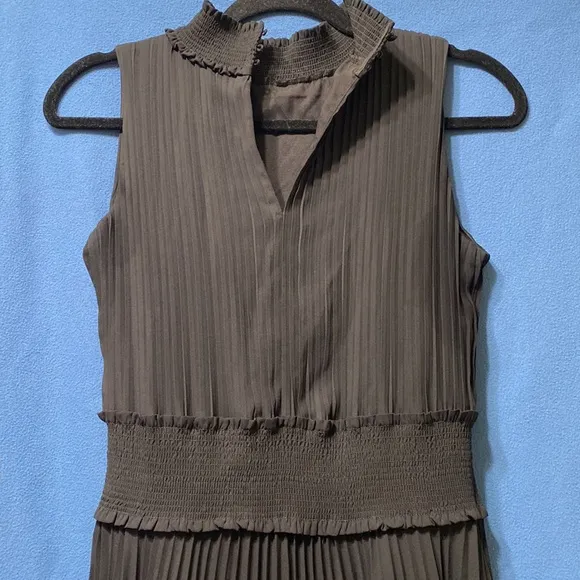 Classic pleaded fully lined black dress size 4 used sleeveless