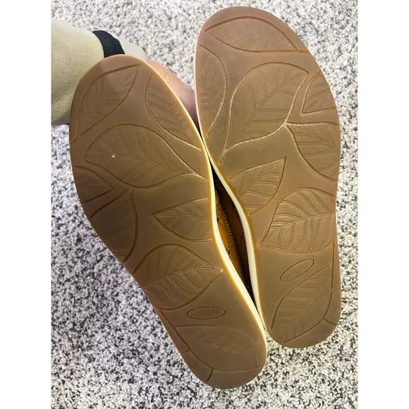 Cobb Hill Womens Bailee Leather Slip-on Sneaker, Honey Size 6.5 Cushioned Comfy