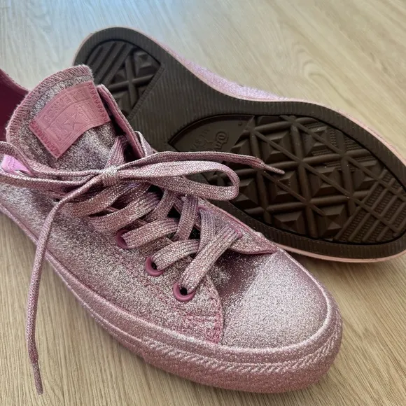 Converse glitter pink low top tennis shoes NWT