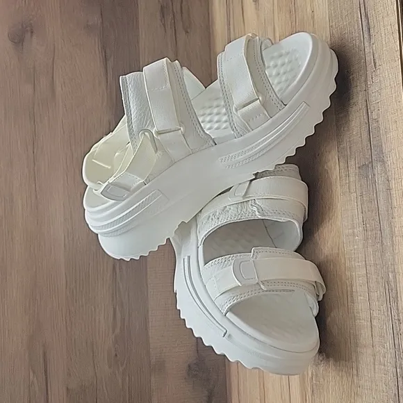 Converse shoes sandals BRAND NEW size women's 7,0 - 8,0.