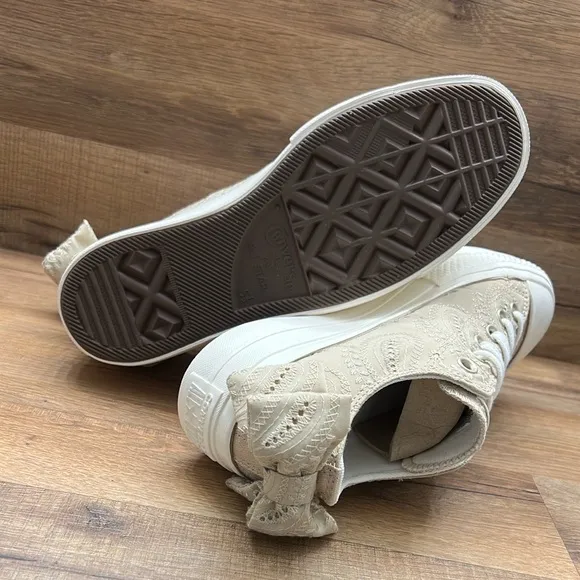 CONVERSE Women's Beige Lace Sneakers