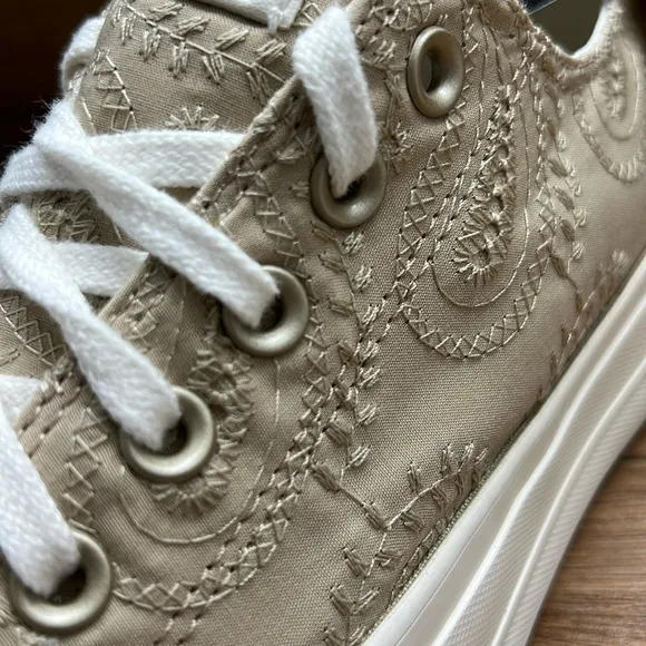 CONVERSE Women's Beige Lace Sneakers