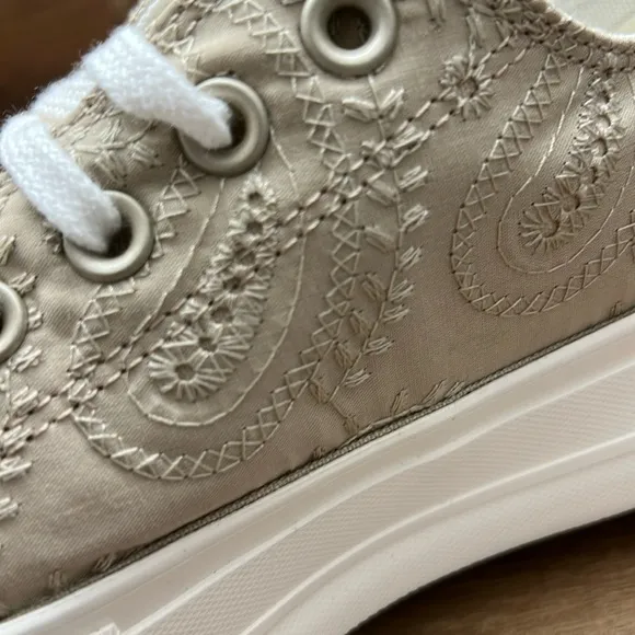 CONVERSE Women's Beige Lace Sneakers