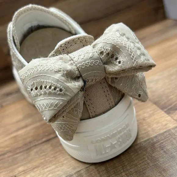 CONVERSE Women's Beige Lace Sneakers