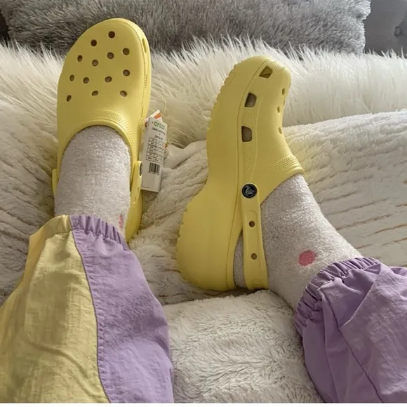 Crocs classic platform banana