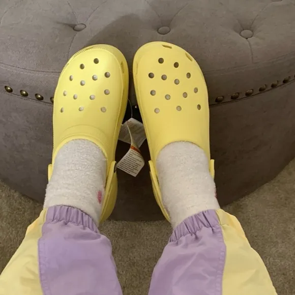 Crocs classic platform banana