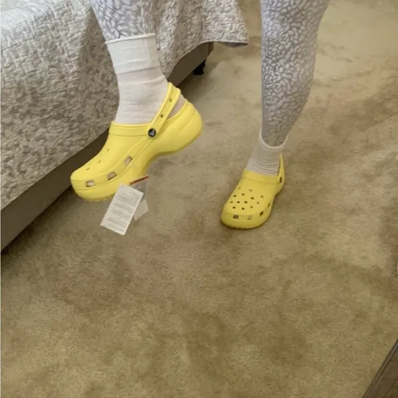 Crocs classic platform banana