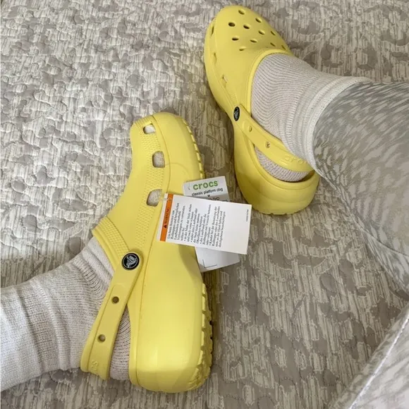 Crocs classic platform banana
