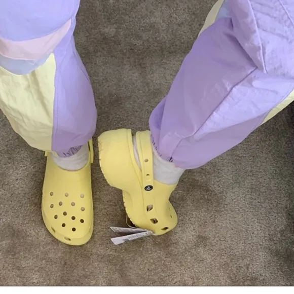 Crocs classic platform banana