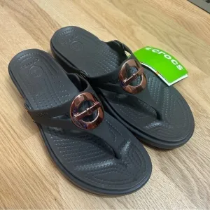 Crocs Sanrah Sandals NWT Sz 7 Black Silver Medallion Women’s Shoes