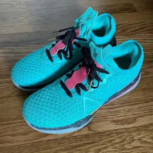 Crossover Culture Sneakers 8.5
