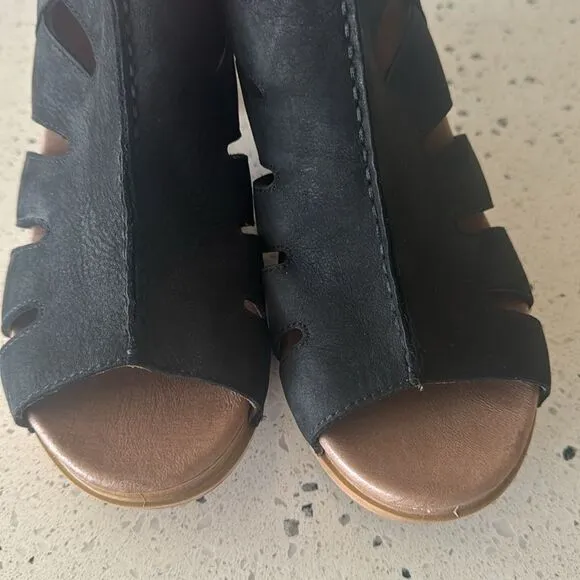 Dansko Demetra Black Leather Chunky Block Heel Open Toe Sandals Shoes Size 40