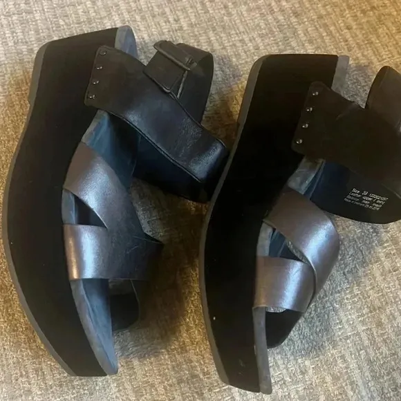 Dansko Stasia metallic silver and black wedge sandals size 39/8.5