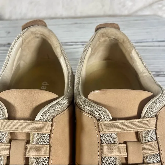 David Tate Women’s Dynamic Suede Leather Support Walking Shoes Sand Sz 9.5