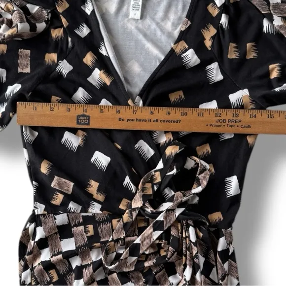 Diane Von Furstenberg DVF Abstract Printed Silk Jersey Wrap Dress Size 6