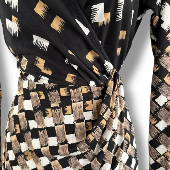 Diane Von Furstenberg DVF Abstract Printed Silk Jersey Wrap Dress Size 6