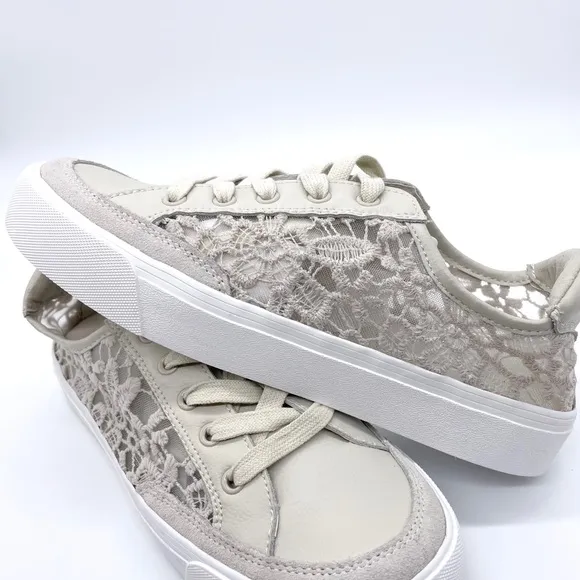 DKNY Women’s Linen Lace Ressi Platform Sneakers