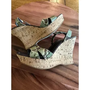 Donald Pliner Couture green snakeskin cork wedge heels size 9