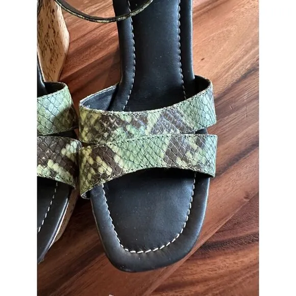 Donald Pliner Couture green snakeskin cork wedge heels size 9
