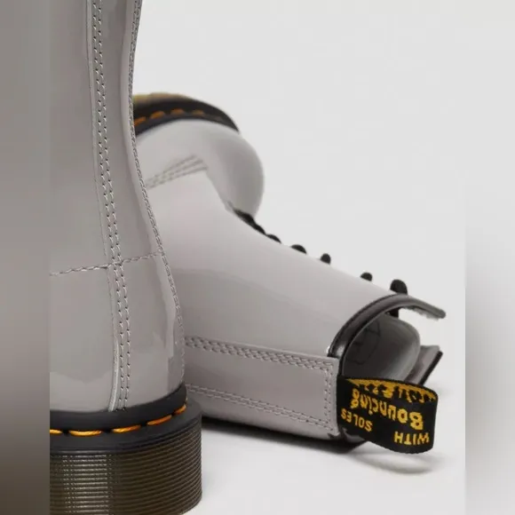 Dr. Martens 1460 WOMEN'S PATENT LEATHER LACE UP BOOTS Sz 9
