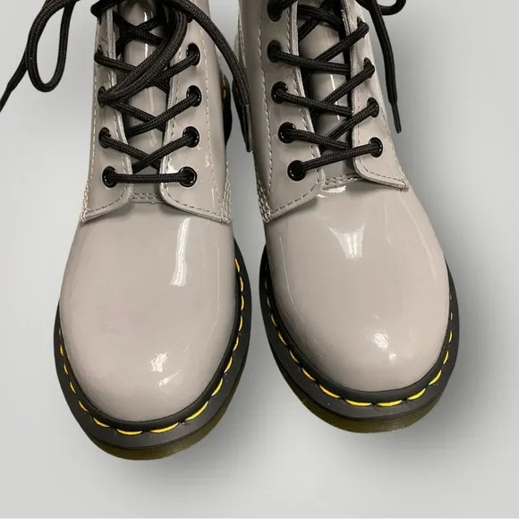 Dr. Martens 1460 WOMEN'S PATENT LEATHER LACE UP BOOTS Sz 9