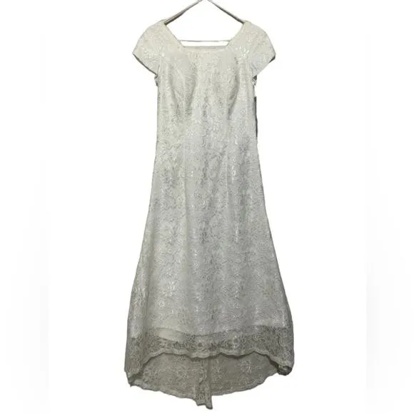 DresSale NWT White Lace Short Sleeve Modest Simple Classic Wedding Dress Small