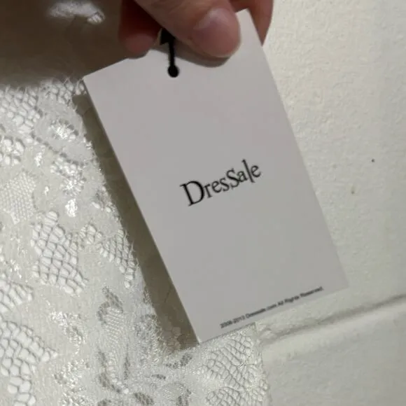 DresSale NWT White Lace Short Sleeve Modest Simple Classic Wedding Dress Small