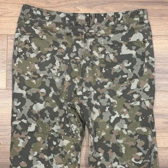 Duck Camp Men’s Brush Pant in Wetland Camo - Size 38 Tall