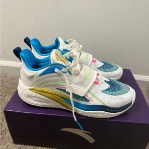 Dynamic White and Blue Athletic Shoes with Modern Silhouette