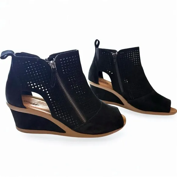 Earth Women’s Cosmos Black Suede Open Toe Zip Bootie Sandals - Size 10W