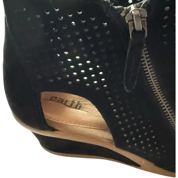Earth Women’s Cosmos Black Suede Open Toe Zip Bootie Sandals - Size 10W