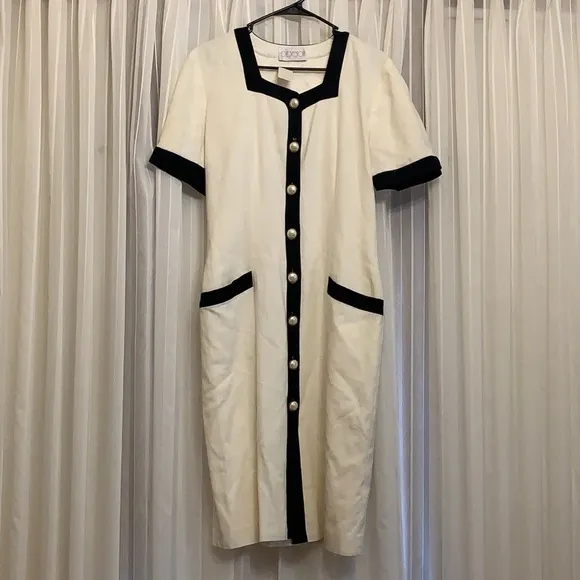 ⚜️✨Elegant Classic Black &amp; Ivory Knee Length Pearl buttons✨⚜️❤️ size6