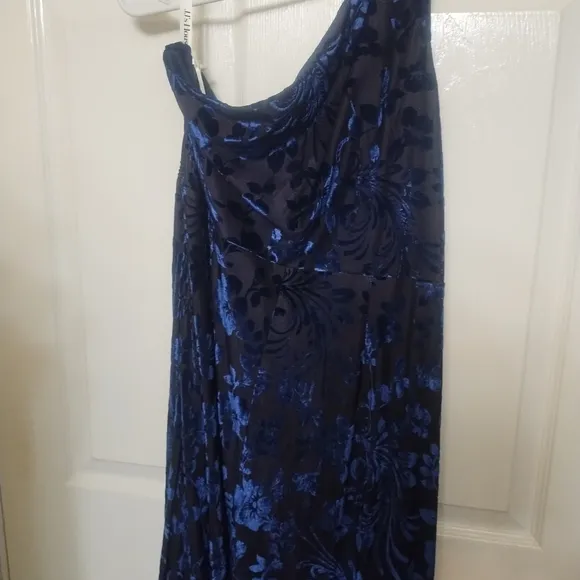 Elegant One-Shoulder Blue Dress