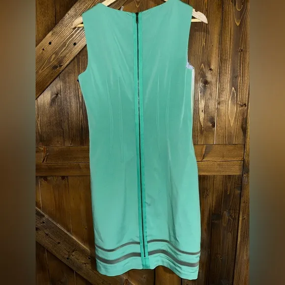 Elite Tahari size 8 Abstract Green Sleeveless Dress
