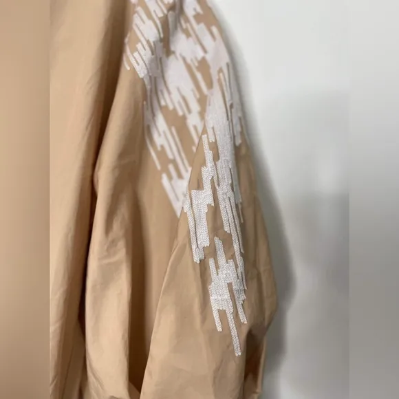 Embroidered puff sleeve Beige, and white dress, modern size small