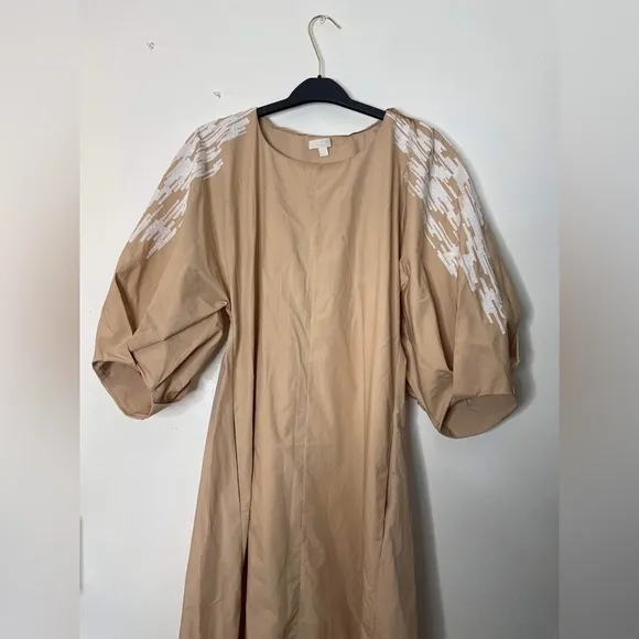 Embroidered puff sleeve Beige, and white dress, modern size small