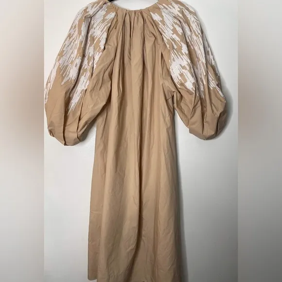 Embroidered puff sleeve Beige, and white dress, modern size small