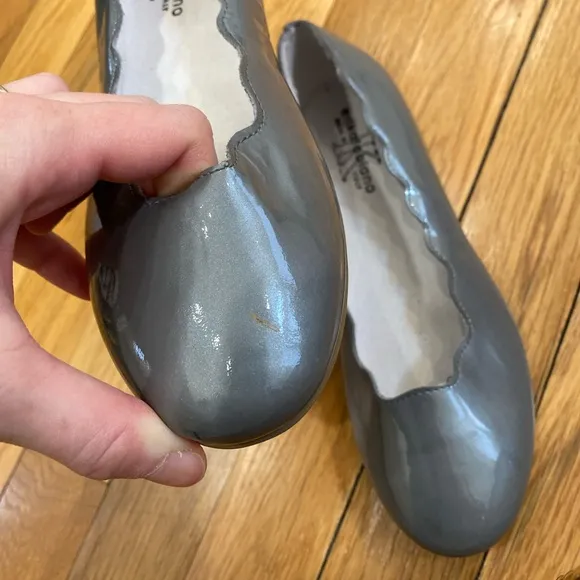 erika fabiano shoes size 35 gray patent leather scalloped edge Made In Italy.