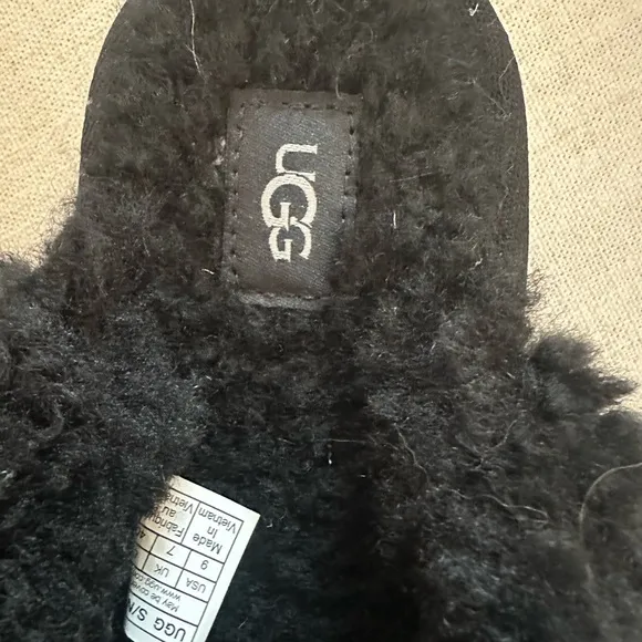EUC UGG Maxi Curly Platform Slide / Slipper Womens US Size 9