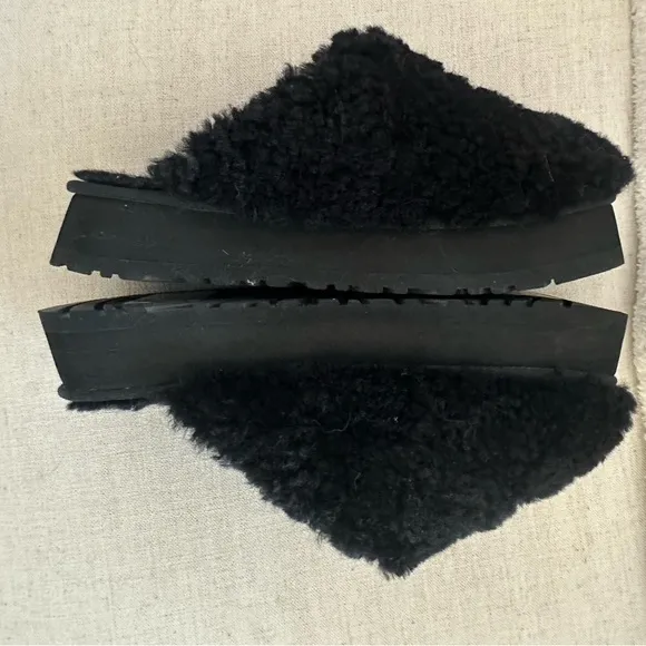 EUC UGG Maxi Curly Platform Slide / Slipper Womens US Size 9